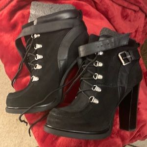 Nice size 10 low platform boot with box